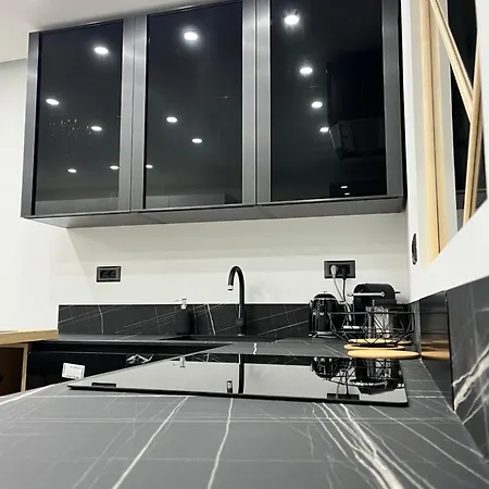 Le Pamela Front De *