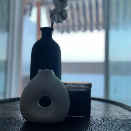 Le Pamela Front De مينتون