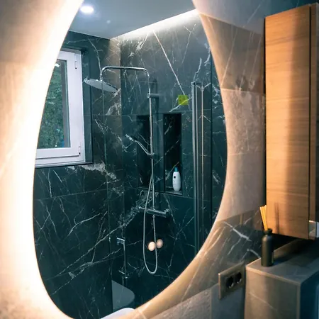 Le Pamela Front De *